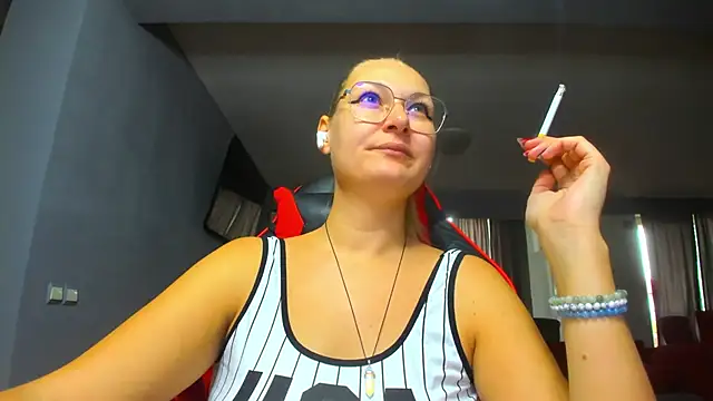 sugar mayy online show from November 11, 9:28 am