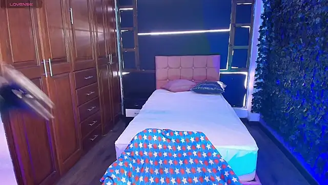 SexyNaf online show from November 22, 8:00 pm