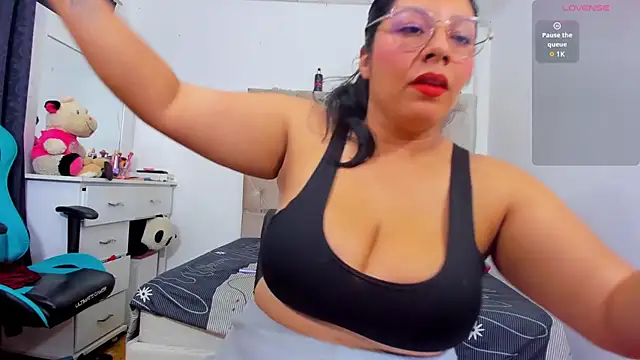 lulu ferrer online show from November 18, 6:31 pm