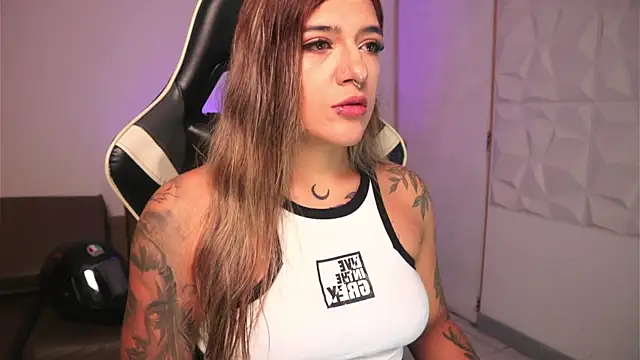 ashleyvalirya online show from February 12, 3:41 am