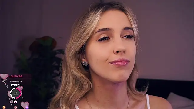 FannyHewson online show from October 8, 8:02 pm