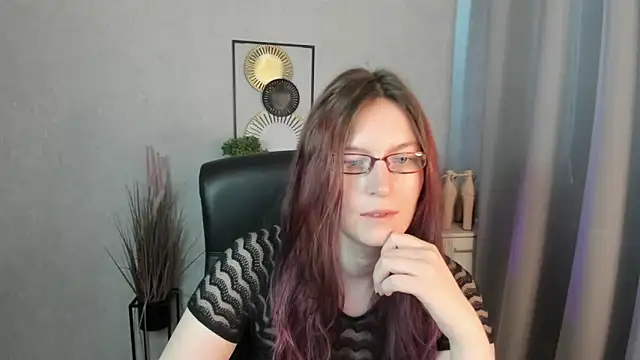 emmaxDelight online show from April 16, 5:19 am