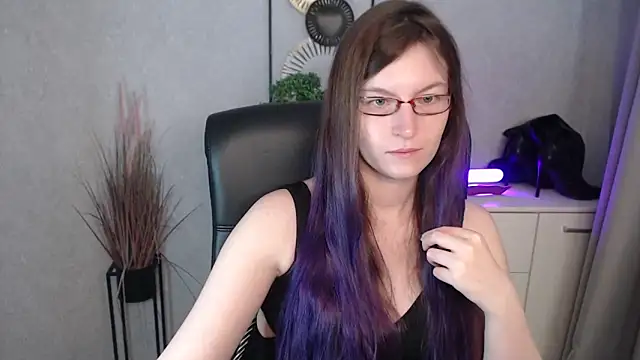 emmaxDelight online show from November 6, 6:30 am