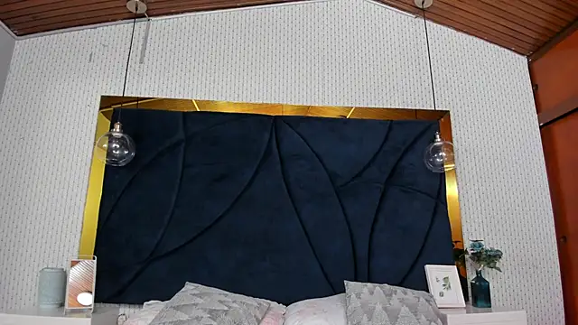 LARISSAEVANS online show from November 21, 3:52 am