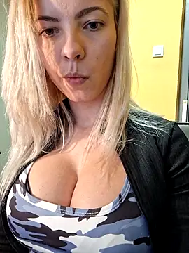 allinqueen online show from March 9, 8:12 pm