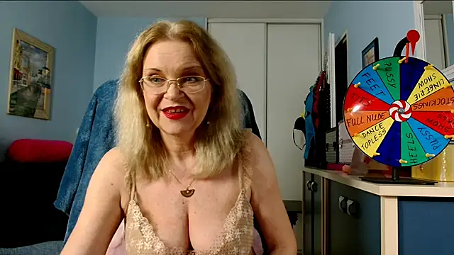 Snapshot of sexyjennyeu chatting on October 14, 8:11 pm sexyjennyeu online show from October 14, 8:11 pm