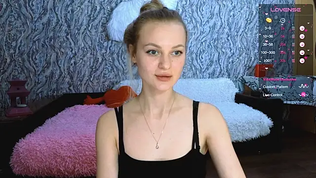Snapshot of Elfanna chatting on October 9, 5:28 pm Elfanna online show from October 9, 5:28 pm