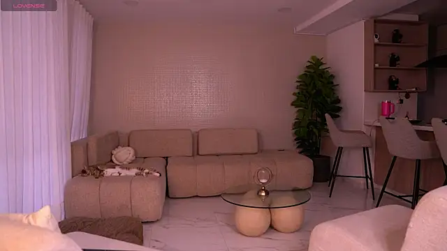 emily huddson  online show from January 9, 8:57 pm