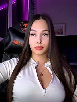 EricaWalls online show from October 31, 6:45 pm