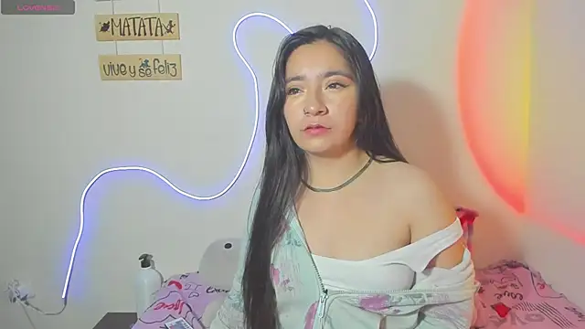 Snapshot of litle_mily_ chatting on September 24, 12:20 am litle mily online show from September 24, 12:20 am