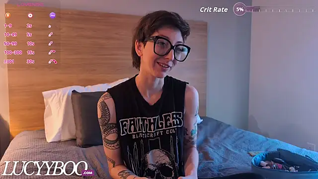 lovelylucyy online show from October 15, 3:47 pm