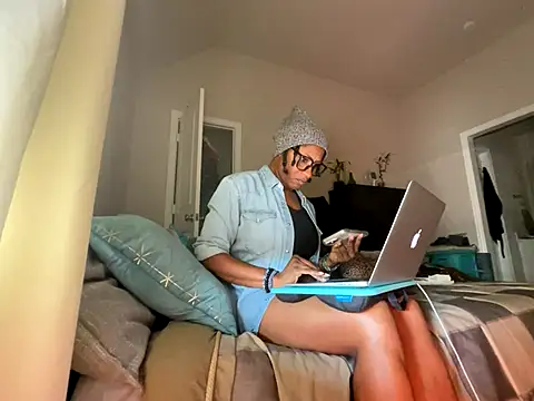 Snapshot of wynterheat chatting on September 10, 8:53 pm wynterheat online show from September 10, 8:53 pm