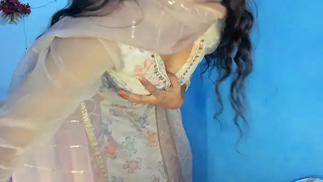 aarjulove online show from November 22, 5:48 pm