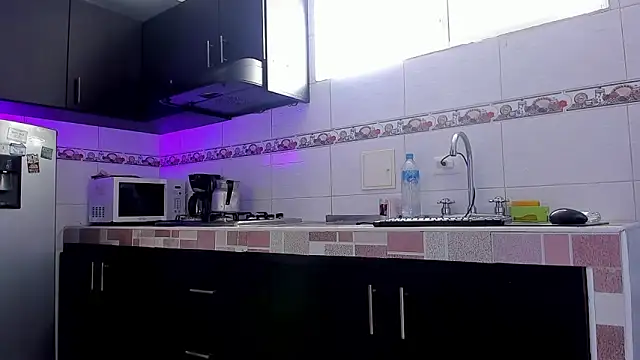 Emma-evans online show from October 31, 2:43 pm