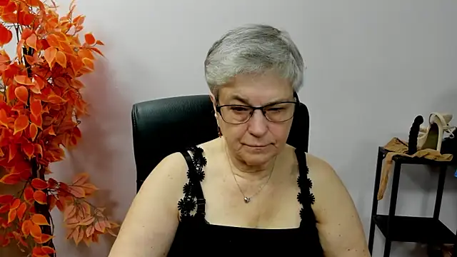 Snapshot of IrisDream chatting on October 15, 6:27 am IrisDream online show from October 15, 6:27 am