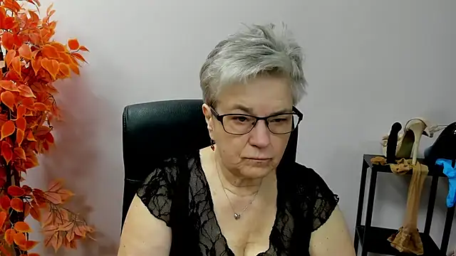 Snapshot of IrisDream chatting on October 6, 6:30 am IrisDream online show from October 6, 6:30 am