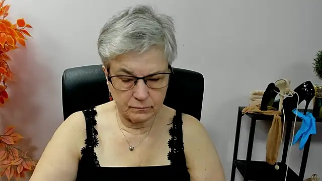 Snapshot of IrisDream chatting on October 8, 6:51 am IrisDream online show from October 8, 6:51 am