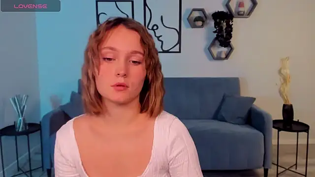 BritnieCute online show from November 17, 5:30 am