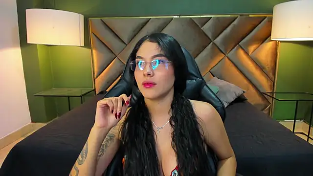 Mia Elowen online show from October 17, 10:46 pm