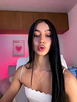 Snapshot of maddy_bronw_ chatting on September 15, 10:28 pm maddy bronw online show from September 15, 10:28 pm