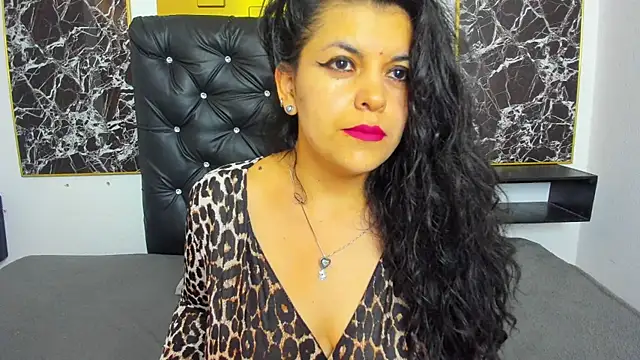 Snapshot of scarlett_w0lf chatting on September 23, 3:43 pm scarlett w0lf online show from September 23, 3:43 pm