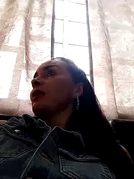 Samantha Sullivan  online show from November 30, 4:00 pm