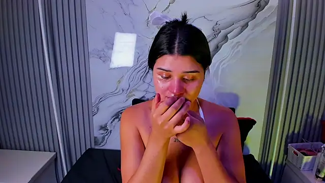 venusowen  online show from April 1, 1:41 pm