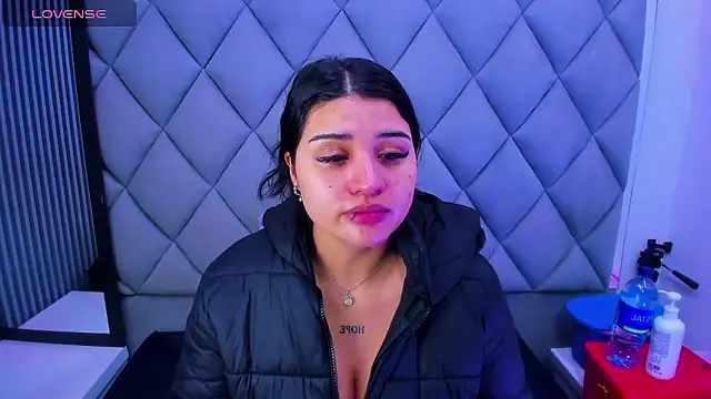 venusowen  online show from January 13, 1:04 pm