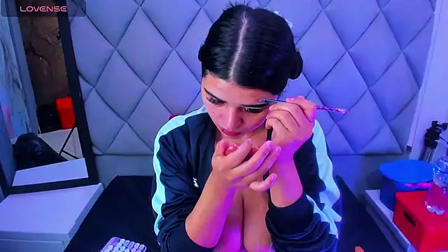 venusowen  online show from January 15, 1:50 pm