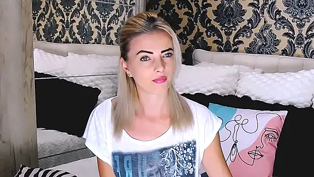 Snapshot of Aly_girl1 chatting on September 26, 8:23 am Aly girl1 online show from September 26, 8:23 am