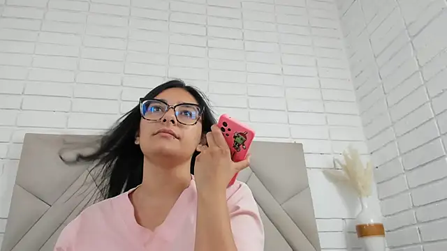 Isis Osman online show from September 18, 7:23 pm