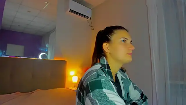 Laura Leee online show from September 19, 5:28 am