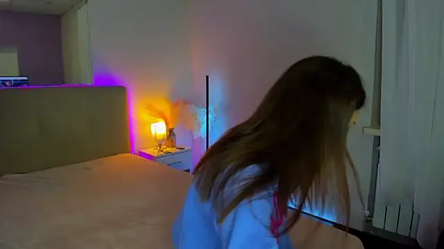 Laura Leee online show from October 13, 5:54 am