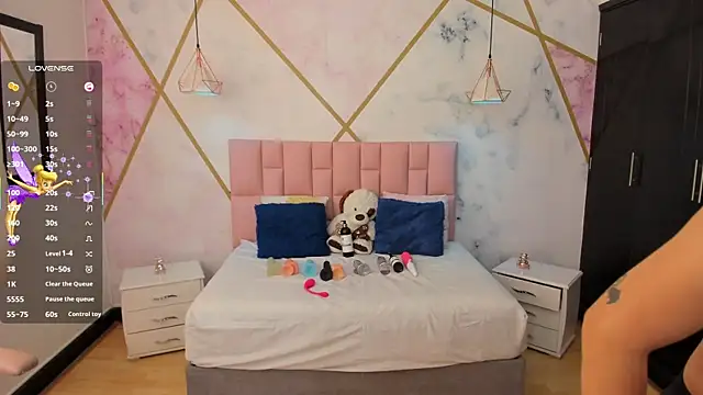 lizortiz online show from October 3, 4:23 pm