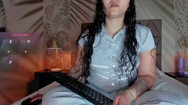 LottiCarter online show from November 25, 2:19 pm