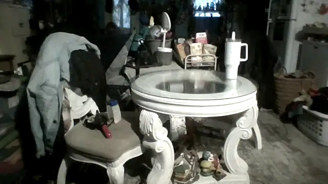 lilbishmiss online show from March 4, 12:45 pm