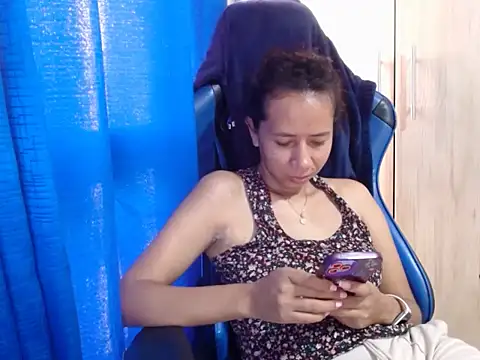 Snapshot of Erotic_latina chatting on September 18, 12:37 pm Erotic latina online show from September 18, 12:37 pm