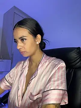 Laura fernandezII online show from April 17, 2:46 am