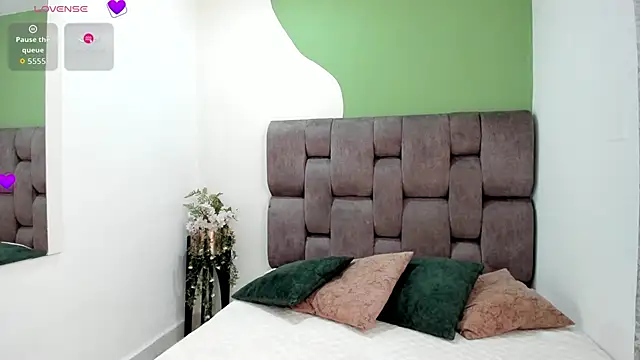 LenaRuiz  online show from November 25, 1:02 pm