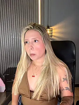 Snapshot of MiaPetit_ chatting on September 15, 11:56 pm MiaPetit  online show from September 15, 11:56 pm