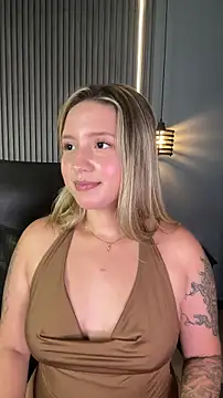 Snapshot of MiaPetit_ chatting on October 24, 1:01 am MiaPetit  online show from October 24, 1:01 am