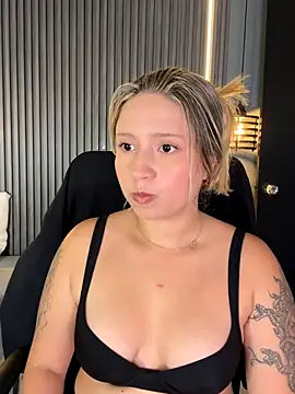 Snapshot of MiaPetit_ chatting on September 20, 12:32 am MiaPetit  online show from September 20, 12:32 am