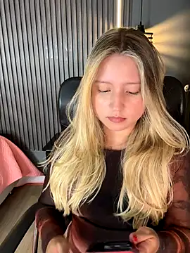 Snapshot of MiaPetit_ chatting on September 12, 12:11 am MiaPetit  online show from September 12, 12:11 am