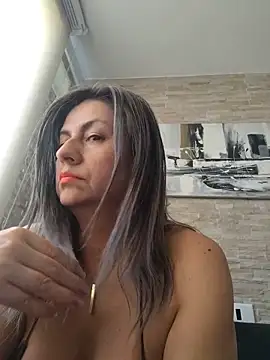 Latiinvenushot online show from May 22, 2:59 pm