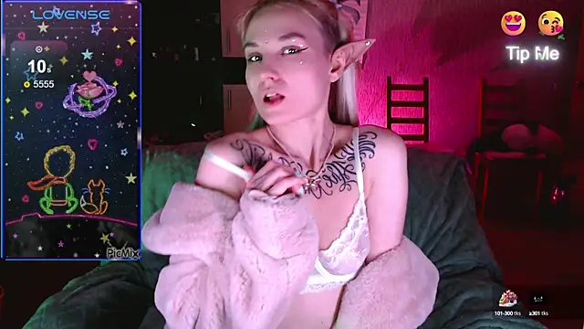 mischellemeow13 online show from October 12, 3:03 pm