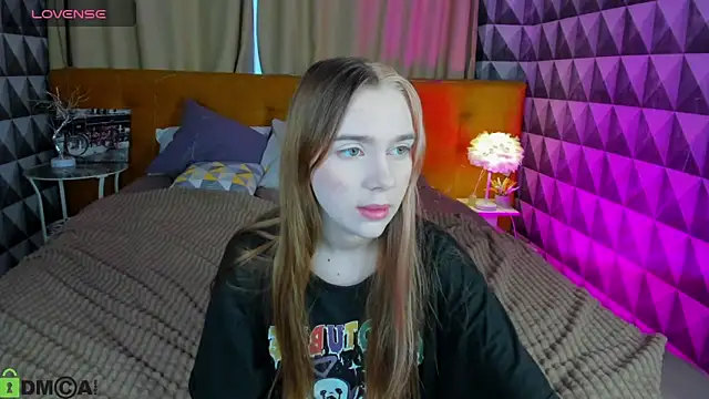 Snapshot of Lesi_Moonie01 chatting on September 18, 7:51 am Lesi Moonie01 online show from September 18, 7:51 am