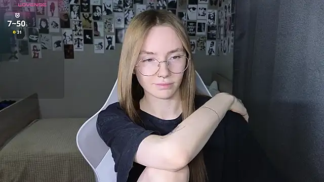 littlevildevil online show from February 14, 11:01 am