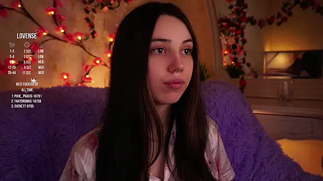 GillianDowdey online show from November 28, 4:04 am