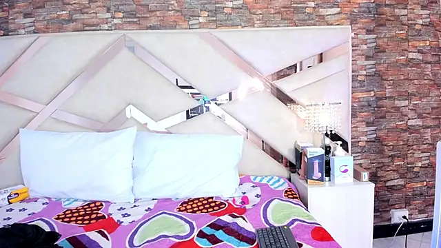 sophie pariss online show from September 24, 3:05 am