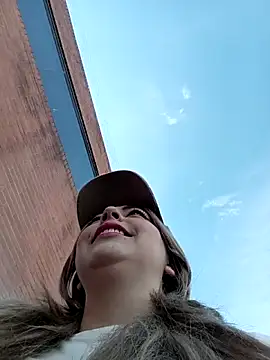 madelaine- online show from December 19, 7:06 pm